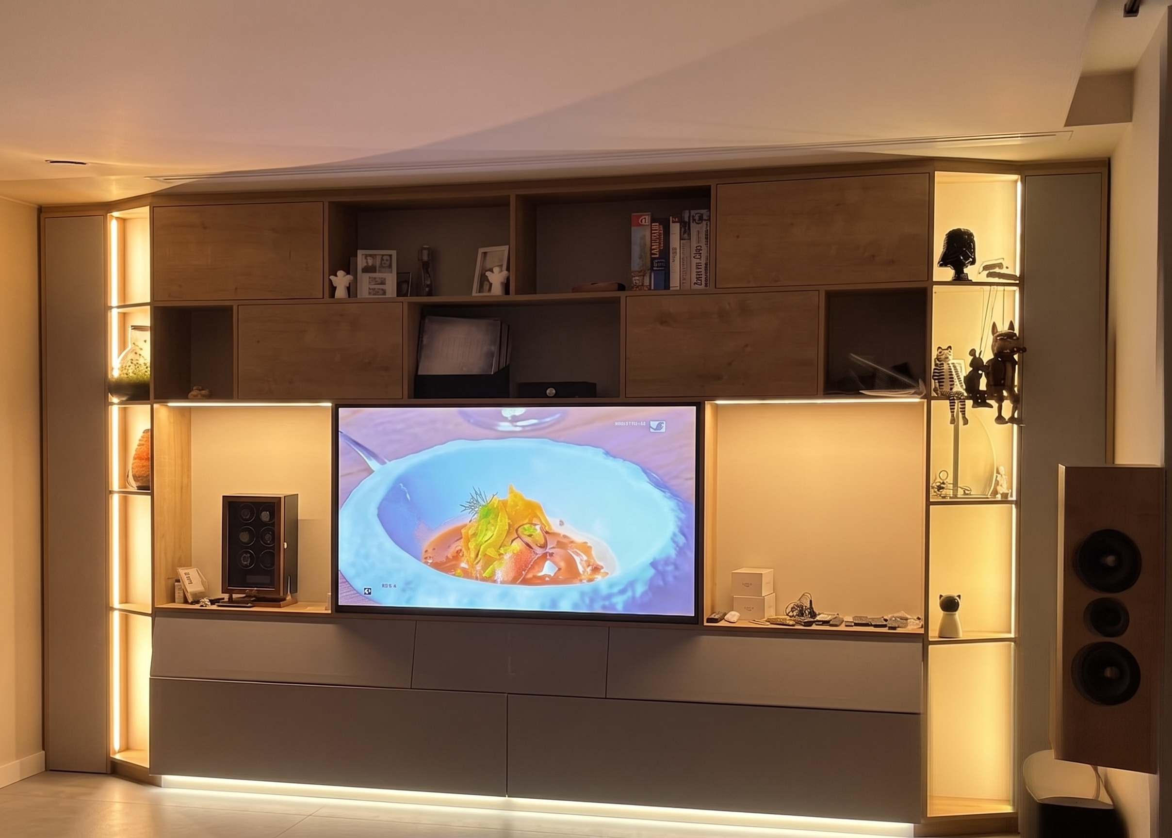 Wohnzimmer nachher mit maßgefertigtem Medienmöbel